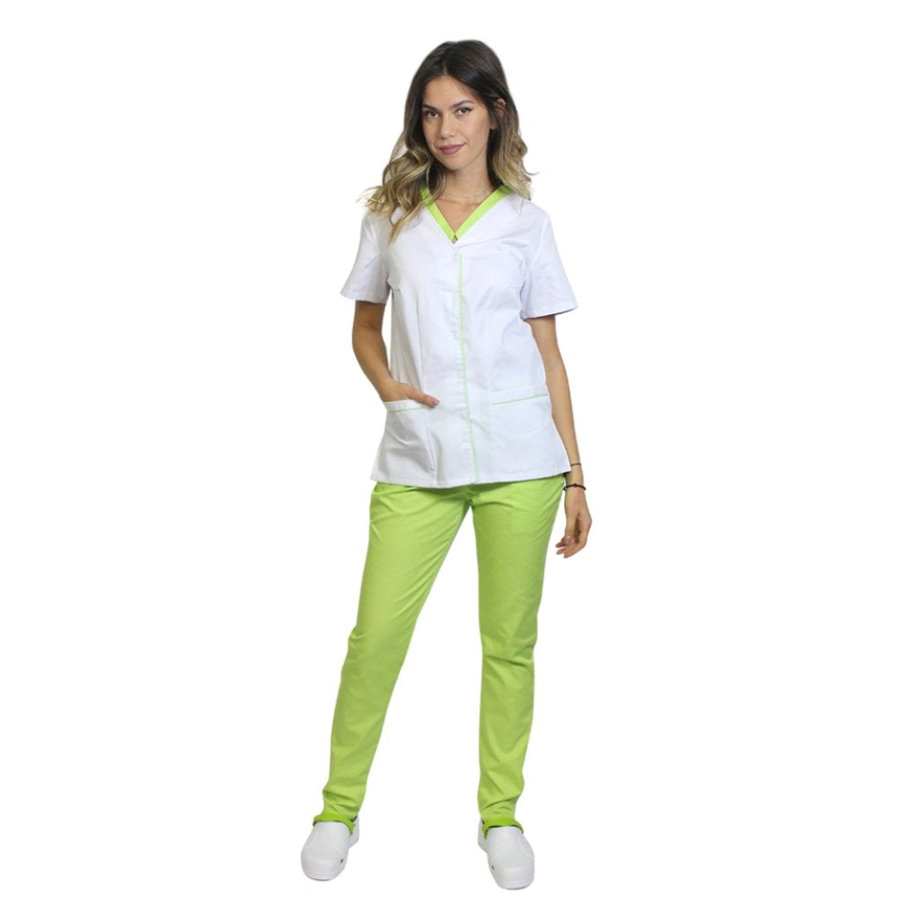 Costum medical personalizat prin broderie cu elastan format din bluza alb cu paspol lime si pantaloni lime cu elastic