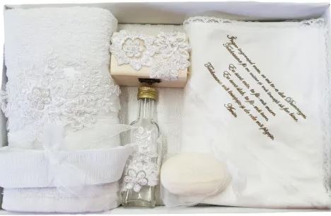 Trusou de botez alb elegant, 6 piese