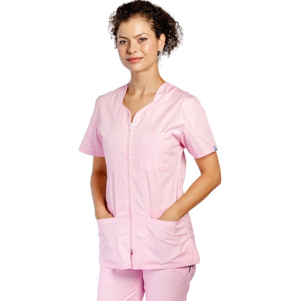Costum medical personalizat prin broderie, cu elastan, bluza cu fermoar cambrata, trei buzunare aplicate si pantaloni cu snur