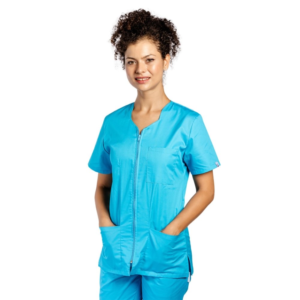 Costum medical personalizat prin broderie, cu elastan, bluza cu fermoar cambrata, trei buzunare aplicate si pantaloni cu snur