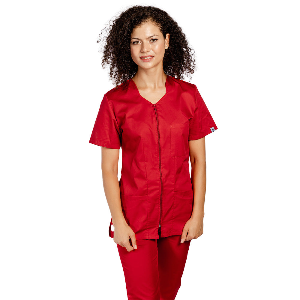 Costum medical personalizat prin broderie, cu elastan, bluza cu fermoar cambrata, trei buzunare aplicate si pantaloni cu snur