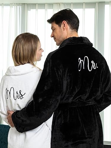 Halat de baie personalizate prin broderie pe spate Mr & Mrs