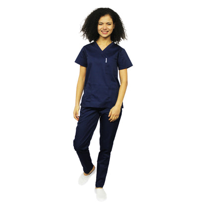 Costum medical personalizat prin broderie, bluza cu anchior in V, trei buzunare si pantaloni cu elastic